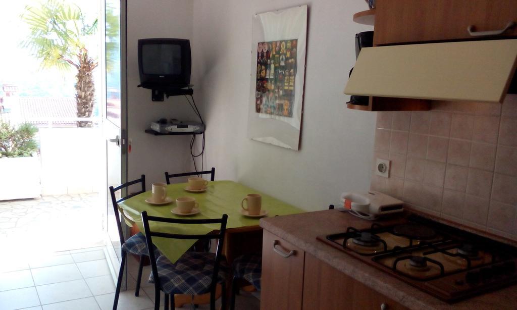 Apartments Mare Losinjska 16 Рабац Стая снимка